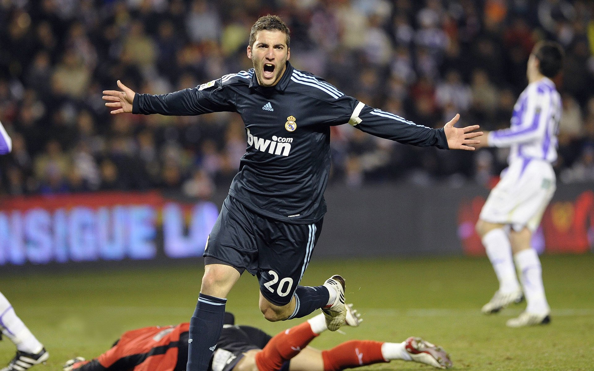 中国跳水队包揽世锦赛四金 小将全红婵再现水花消失术