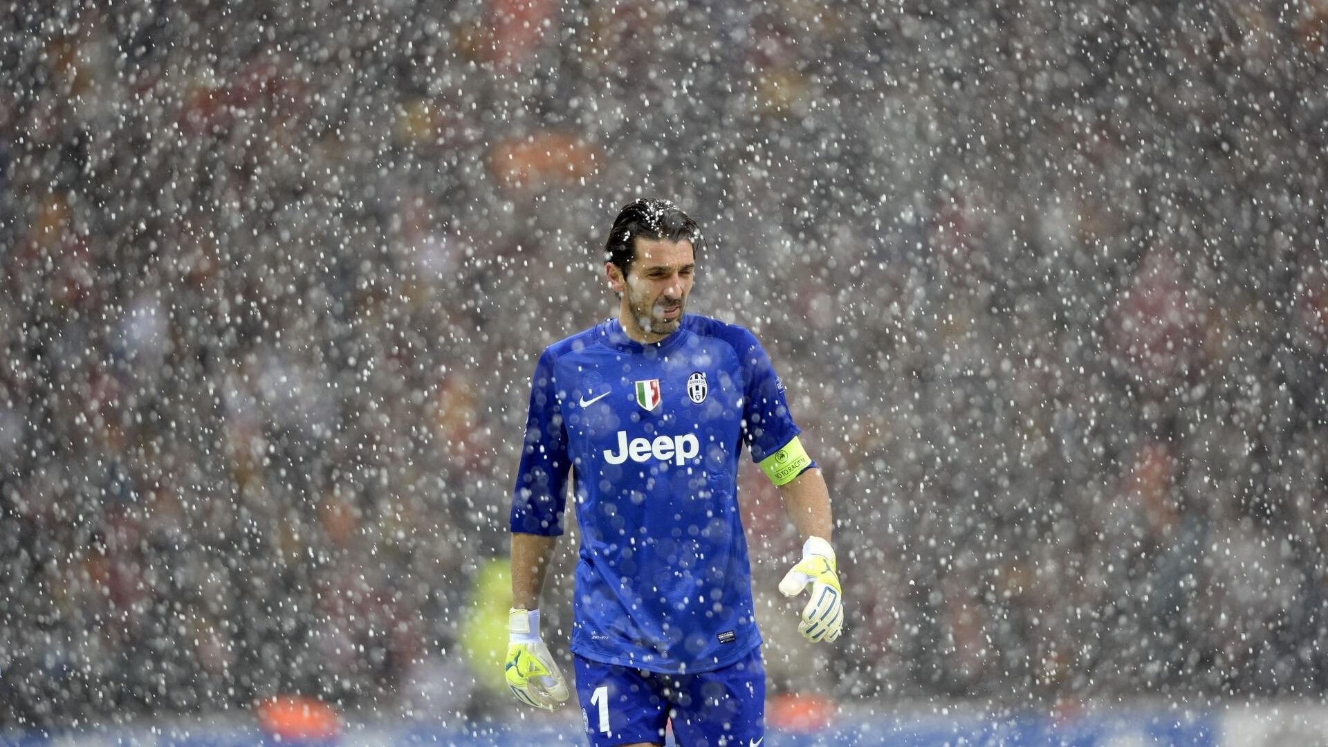 NBA季后赛激战正酣，东西部豪强争夺总决赛门票